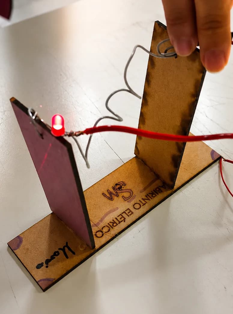 Kit Labirinto Elétrico da Student Maker